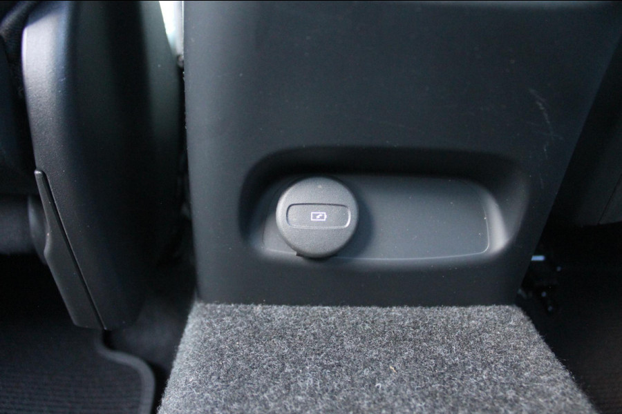 Volvo XC40 Recharge Plus 231PK Automaat 70 kWh 20" lichtmetalen velgen / Google infotainment / Getinte ramen vanaf de B-stijl / All Season banden / Apple Carplay