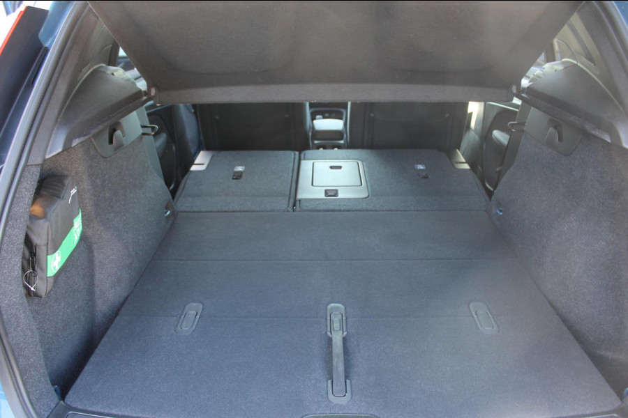 Volvo XC40 Recharge Plus 231PK Automaat 70 kWh 20" lichtmetalen velgen / Google infotainment / Getinte ramen vanaf de B-stijl / All Season banden / Apple Carplay