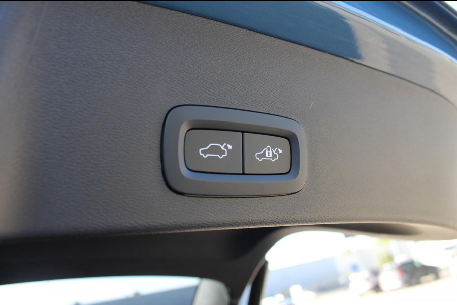 Volvo XC40 Recharge Plus 231PK Automaat 70 kWh 20" lichtmetalen velgen / Google infotainment / Getinte ramen vanaf de B-stijl / All Season banden / Apple Carplay