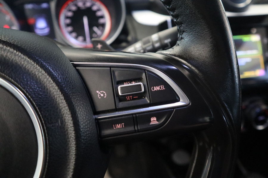 Suzuki Swift 1.0 Stijl 112PK Automaat TWo tone Color Navigatie Dab+ 16LMV Cruise Control Stoelverwarming