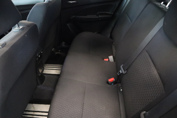 Suzuki Swift 1.0 Stijl 112PK Automaat TWo tone Color Navigatie Dab+ 16LMV Cruise Control Stoelverwarming