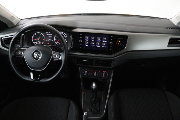 Volkswagen Polo 1.0 TSI Comfortline (NAP, PARKEERSENSOREN, CRUISE CONTROL ADAPTIEF, NAVIGATIE, AUTOMAAT, NL-AUTO)