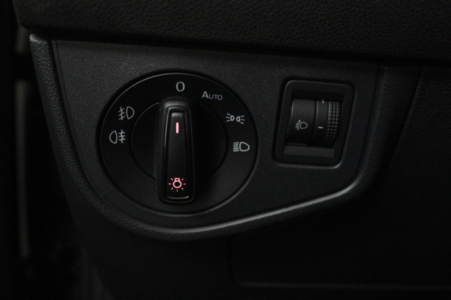 Volkswagen Polo 1.0 TSI Comfortline (NAP, PARKEERSENSOREN, CRUISE CONTROL ADAPTIEF, NAVIGATIE, AUTOMAAT, NL-AUTO)