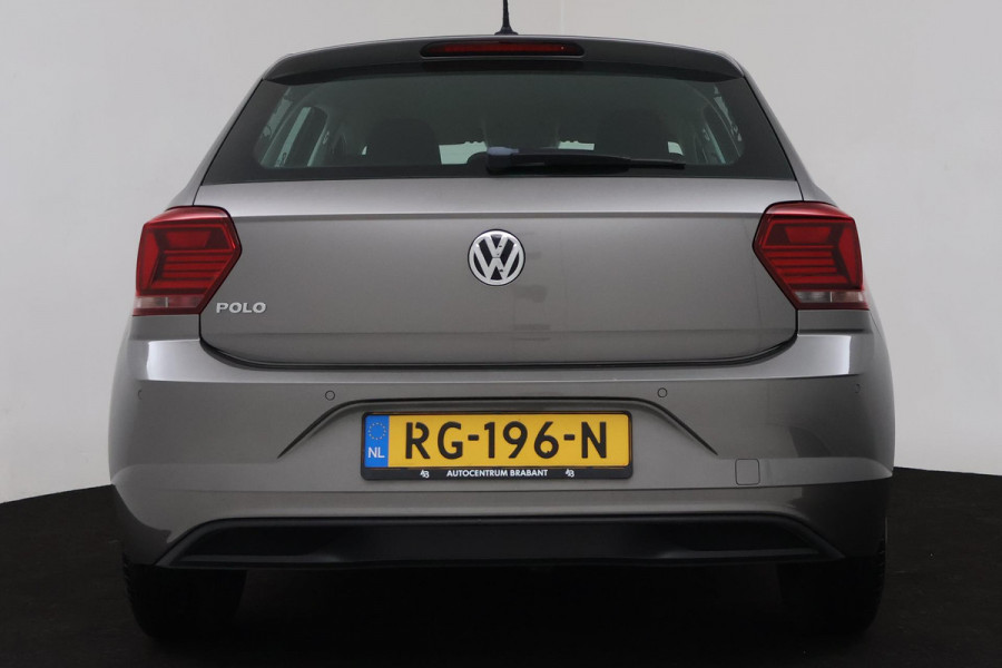 Volkswagen Polo 1.0 TSI Comfortline (NAP, PARKEERSENSOREN, CRUISE CONTROL ADAPTIEF, NAVIGATIE, AUTOMAAT, NL-AUTO)