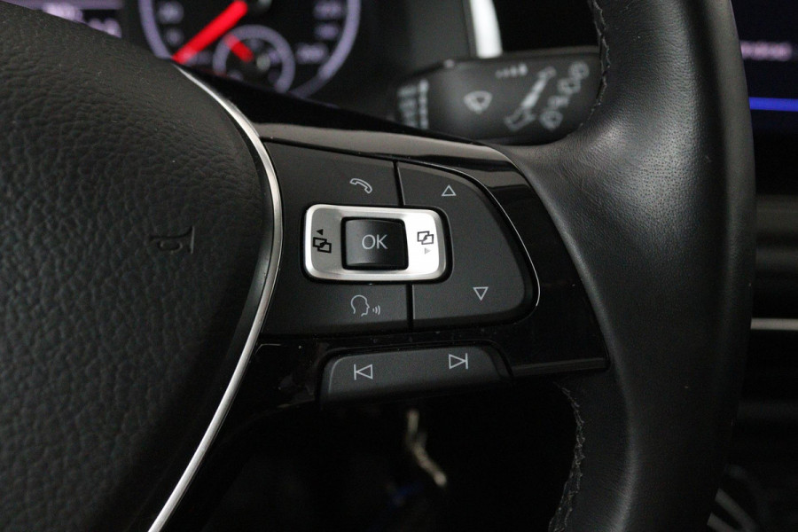 Volkswagen Polo 1.0 TSI Comfortline (NAP, PARKEERSENSOREN, CRUISE CONTROL ADAPTIEF, NAVIGATIE, AUTOMAAT, NL-AUTO)