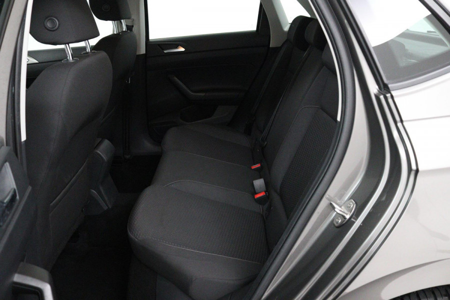 Volkswagen Polo 1.0 TSI Comfortline (NAP, PARKEERSENSOREN, CRUISE CONTROL ADAPTIEF, NAVIGATIE, AUTOMAAT, NL-AUTO)