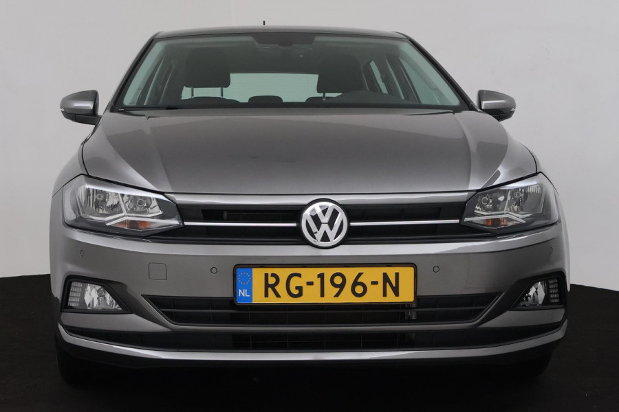 Volkswagen Polo 1.0 TSI Comfortline (NAP, PARKEERSENSOREN, CRUISE CONTROL ADAPTIEF, NAVIGATIE, AUTOMAAT, NL-AUTO)