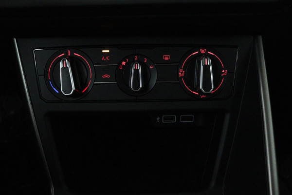 Volkswagen Polo 1.0 TSI Comfortline (NAP, PARKEERSENSOREN, CRUISE CONTROL ADAPTIEF, NAVIGATIE, AUTOMAAT, NL-AUTO)