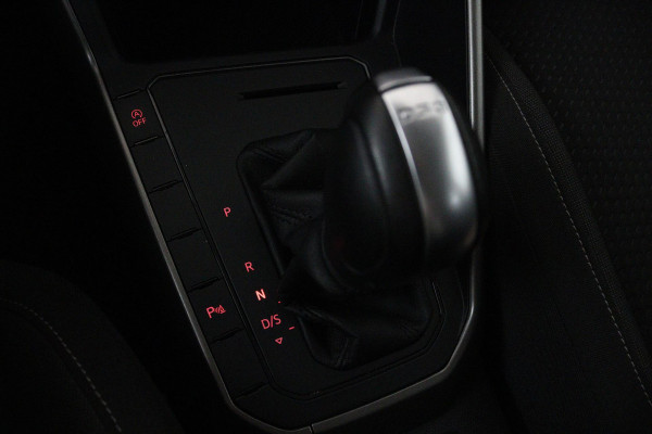 Volkswagen Polo 1.0 TSI Comfortline (NAP, PARKEERSENSOREN, CRUISE CONTROL ADAPTIEF, NAVIGATIE, AUTOMAAT, NL-AUTO)