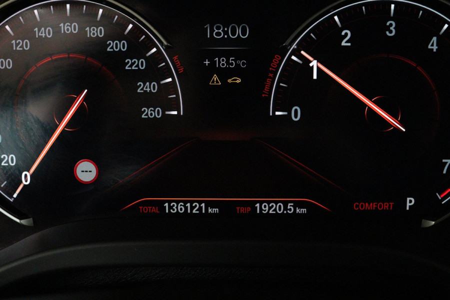BMW X3 XDrive20i High Executive (PANORAMADAK, TREKHAAK, CAMERA, NAVIGATIE, STOELVERWARMING, ELEKTR STOELEN, DEALER ONDERHOUDEN)
