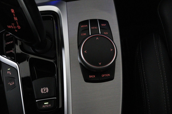 BMW X3 XDrive20i High Executive (PANORAMADAK, TREKHAAK, CAMERA, NAVIGATIE, STOELVERWARMING, ELEKTR STOELEN, DEALER ONDERHOUDEN)