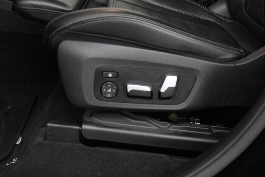 BMW X3 XDrive20i High Executive (PANORAMADAK, TREKHAAK, CAMERA, NAVIGATIE, STOELVERWARMING, ELEKTR STOELEN, DEALER ONDERHOUDEN)
