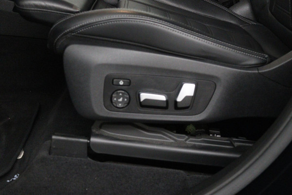 BMW X3 XDrive20i High Executive (PANORAMADAK, TREKHAAK, CAMERA, NAVIGATIE, STOELVERWARMING, ELEKTR STOELEN, DEALER ONDERHOUDEN)