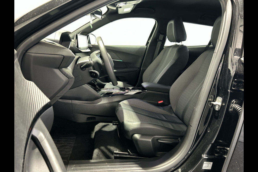 Peugeot e-2008 EV Allure 50 kWh | Navigatie | Parkeersensor achter | SoH ( batterijtest ) 100 % score