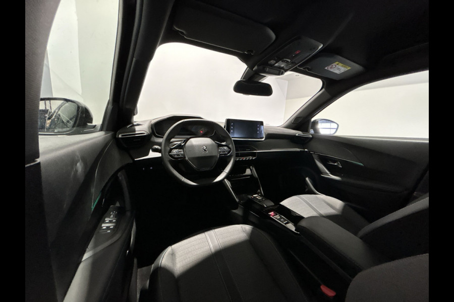 Peugeot e-2008 EV Allure 50 kWh | Navigatie | Parkeersensor achter | SoH ( batterijtest ) 100 % score