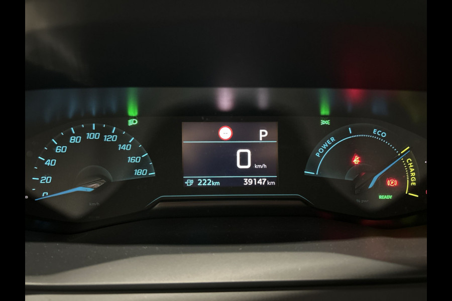 Peugeot e-2008 EV Allure 50 kWh | Navigatie | Parkeersensor achter | SoH ( batterijtest ) 100 % score