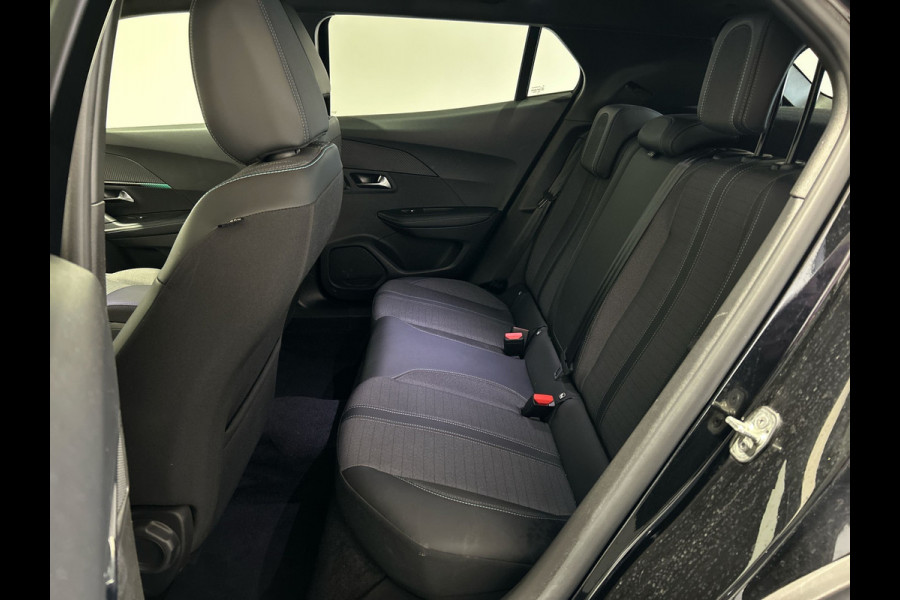Peugeot e-2008 EV Allure 50 kWh | Navigatie | Parkeersensor achter | SoH ( batterijtest ) 100 % score