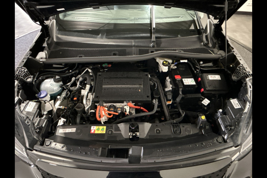 Peugeot e-2008 EV Allure 50 kWh | Navigatie | Parkeersensor achter | SoH ( batterijtest ) 100 % score