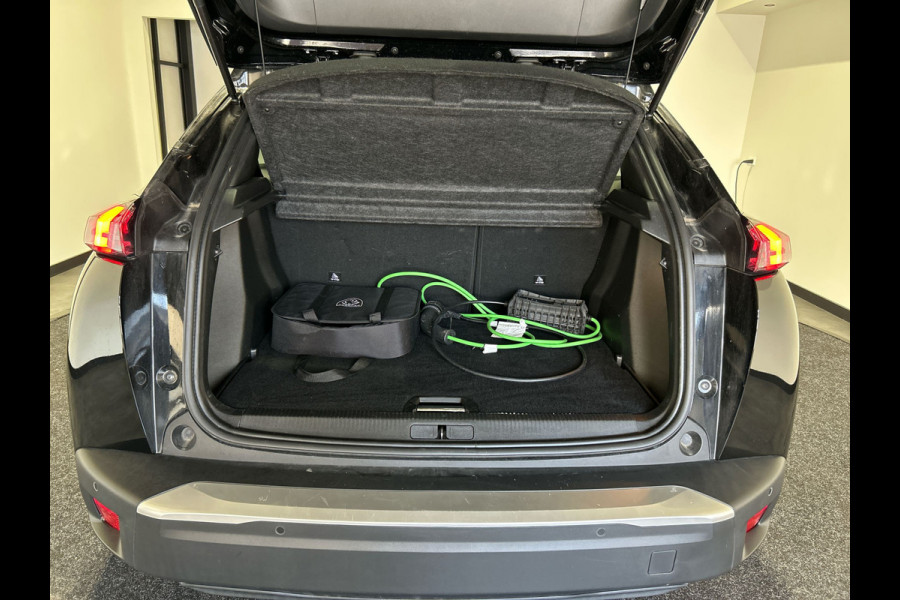 Peugeot e-2008 EV Allure 50 kWh | Navigatie | Parkeersensor achter | SoH ( batterijtest ) 100 % score