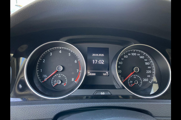Volkswagen Golf 1.0 TSI IQ-Drive Limited - Navigatie / Apple CarPlay I Airco I LED I PDC I Sport velgen I Dealer onderhouden
