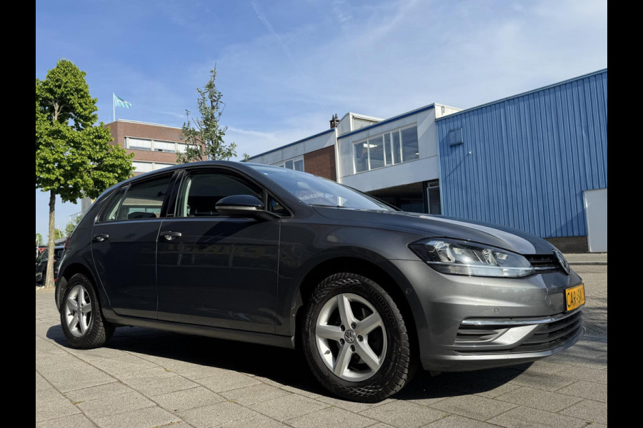 Volkswagen Golf 1.0 TSI IQ-Drive Limited - Navigatie / Apple CarPlay I Airco I LED I PDC I Sport velgen I Dealer onderhouden