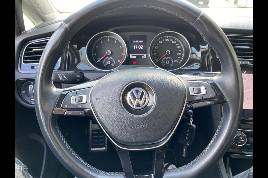 Volkswagen Golf 1.0 TSI IQ-Drive Limited - Navigatie / Apple CarPlay I Airco I LED I PDC I Sport velgen I Dealer onderhouden