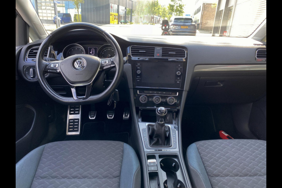 Volkswagen Golf 1.0 TSI IQ-Drive Limited - Navigatie / Apple CarPlay I Airco I LED I PDC I Sport velgen I Dealer onderhouden
