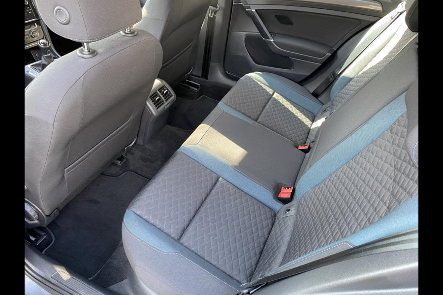 Volkswagen Golf 1.0 TSI IQ-Drive Limited - Navigatie / Apple CarPlay I Airco I LED I PDC I Sport velgen I Dealer onderhouden