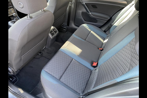 Volkswagen Golf 1.0 TSI IQ-Drive Limited - Navigatie / Apple CarPlay I Airco I LED I PDC I Sport velgen I Dealer onderhouden