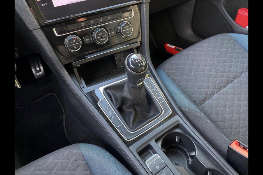 Volkswagen Golf 1.0 TSI IQ-Drive Limited - Navigatie / Apple CarPlay I Airco I LED I PDC I Sport velgen I Dealer onderhouden