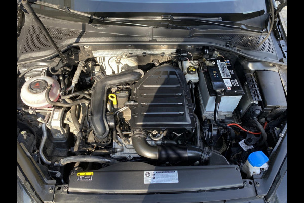 Volkswagen Golf 1.0 TSI IQ-Drive Limited - Navigatie / Apple CarPlay I Airco I LED I PDC I Sport velgen I Dealer onderhouden