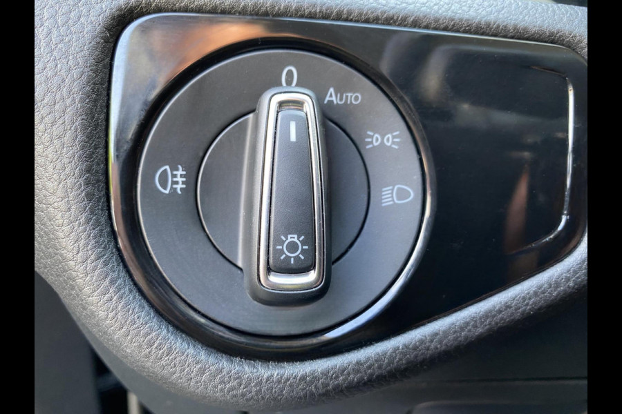 Volkswagen Golf 1.0 TSI IQ-Drive Limited - Navigatie / Apple CarPlay I Airco I LED I PDC I Sport velgen I Dealer onderhouden