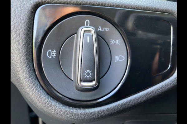 Volkswagen Golf 1.0 TSI IQ-Drive Limited - Navigatie / Apple CarPlay I Airco I LED I PDC I Sport velgen I Dealer onderhouden