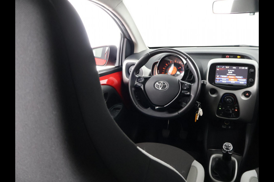 Toyota Aygo 1.0 VVT-i X-CITE BI-TONE CAMERA.BLACKLINE VELG.AIRCO. GARANTIE TOT 4-2028