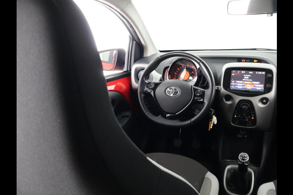 Toyota Aygo 1.0 VVT-i X-CITE BI-TONE CAMERA.BLACKLINE VELG.AIRCO. GARANTIE TOT 4-2028