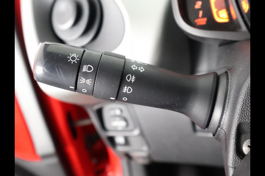 Toyota Aygo 1.0 VVT-i X-CITE BI-TONE CAMERA.BLACKLINE VELG.AIRCO. GARANTIE TOT 4-2028