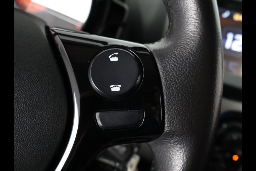 Toyota Aygo 1.0 VVT-i X-CITE BI-TONE CAMERA.BLACKLINE VELG.AIRCO. GARANTIE TOT 4-2028