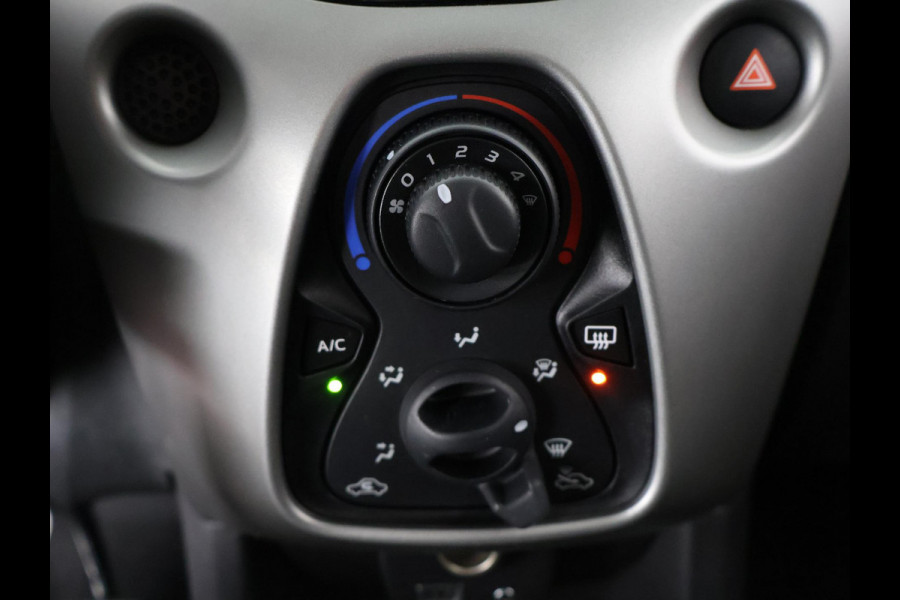 Toyota Aygo 1.0 VVT-i X-CITE BI-TONE CAMERA.BLACKLINE VELG.AIRCO. GARANTIE TOT 4-2028