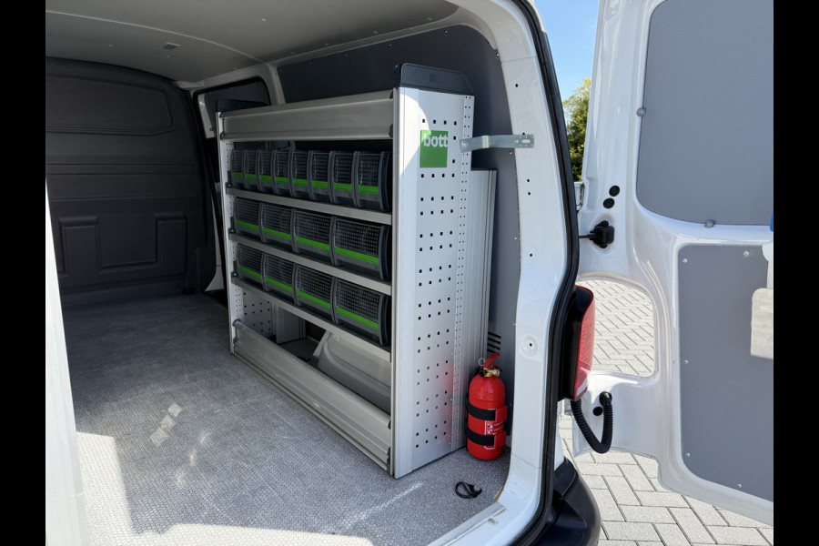 Volkswagen Transporter 2.0 TDI 6.1 / L2H1 / Highline / STOELVERW / 1e EIG. / BOTT INRICHTING / AIRCO / CRUISE / CAMERA / NAVI