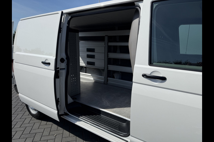 Volkswagen Transporter 2.0 TDI 6.1 / L2H1 / Highline / STOELVERW / 1e EIG. / BOTT INRICHTING / AIRCO / CRUISE / CAMERA / NAVI