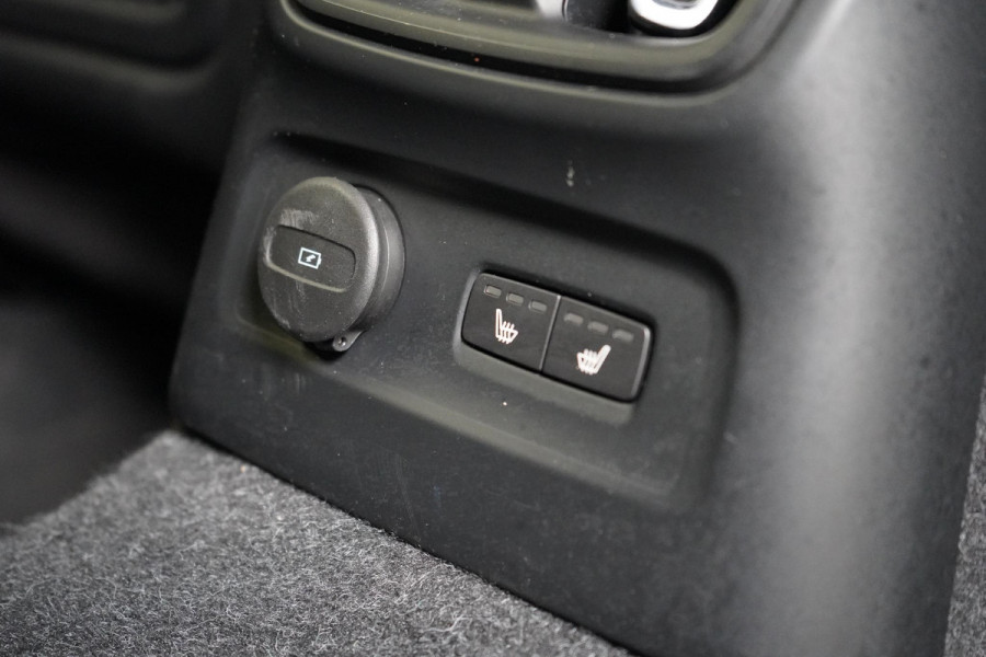 Volvo XC40 1.5 T5 263pk Plug-in hybrid Plus Bright | Memory | Navigatie | Stoelverwarming voor- en achter | Achteruitrijcamera