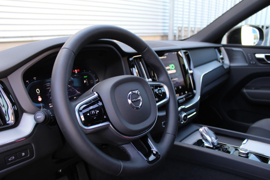 Volvo XC60 2.0 T6 Plug-in hybrid AWD Plus Black Edition | Panoramadak | H&K | 360 camera | Winterpack