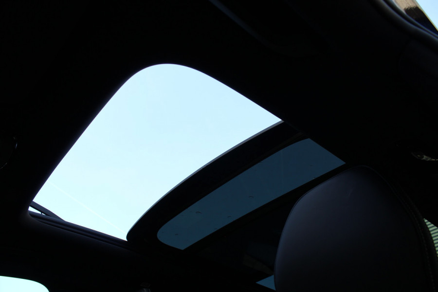 Volvo XC60 2.0 T6 Plug-in hybrid AWD Plus Black Edition | Panoramadak | H&K | 360 camera | Winterpack