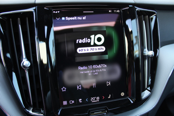 Volvo XC60 2.0 T6 Plug-in hybrid AWD Plus Black Edition | Panoramadak | H&K | 360 camera | Winterpack