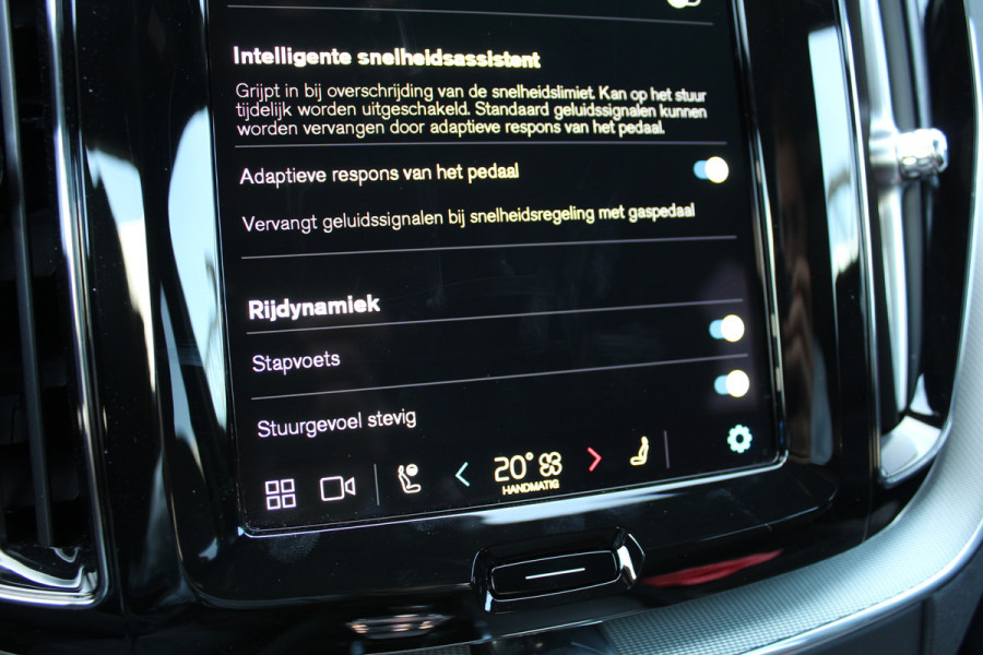 Volvo XC60 2.0 T6 Plug-in hybrid AWD Plus Black Edition | Panoramadak | H&K | 360 camera | Winterpack