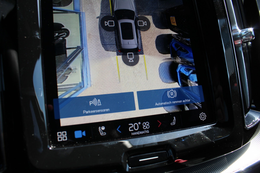 Volvo XC60 2.0 T6 Plug-in hybrid AWD Plus Black Edition | Panoramadak | H&K | 360 camera | Winterpack