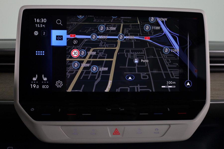 Volkswagen ID. Buzz 1st Max 77kWh 204 pk | Navigatie | Elektr. trekhaak | Parkeersensoren (Park assist) | Rondomzicht camera | Adaptieve cruise control | Stoelverwarming | Elektr. schuifdeuren |