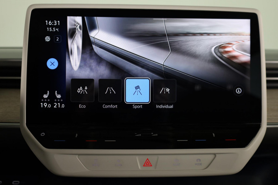 Volkswagen ID. Buzz 1st Max 77kWh 204 pk | Navigatie | Elektr. trekhaak | Parkeersensoren (Park assist) | Rondomzicht camera | Adaptieve cruise control | Stoelverwarming | Elektr. schuifdeuren |