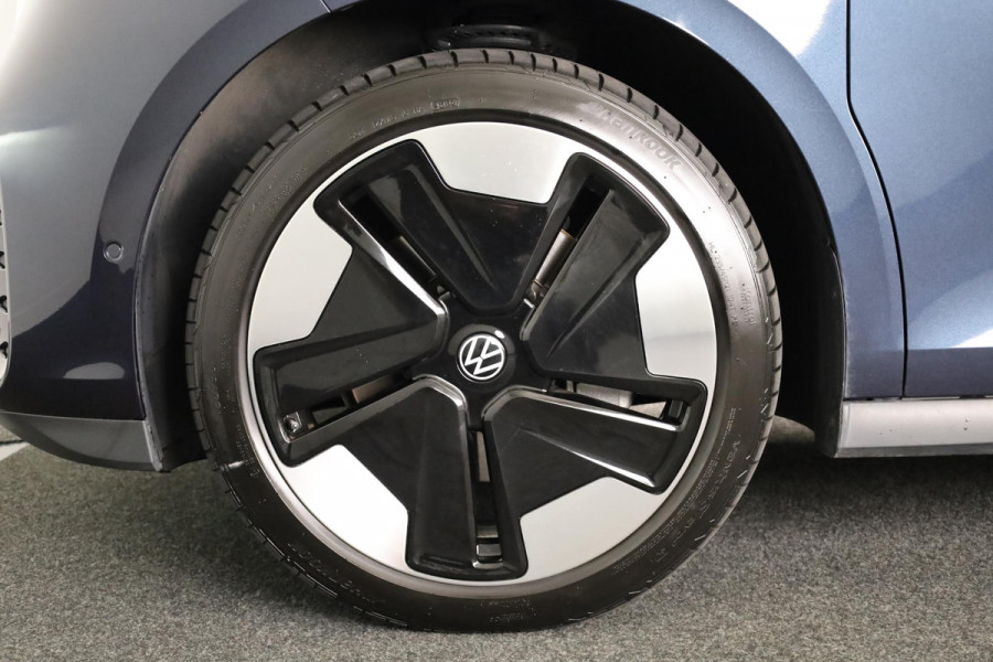 Volkswagen ID. Buzz 1st Max 77kWh 204 pk | Navigatie | Elektr. trekhaak | Parkeersensoren (Park assist) | Rondomzicht camera | Adaptieve cruise control | Stoelverwarming | Elektr. schuifdeuren |