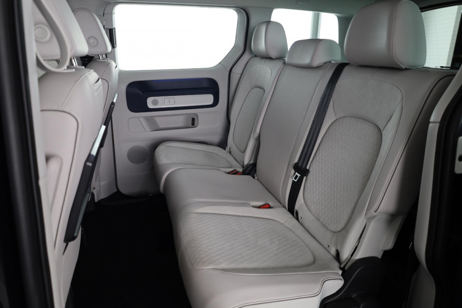 Volkswagen ID. Buzz 1st Max 77kWh 204 pk | Navigatie | Elektr. trekhaak | Parkeersensoren (Park assist) | Rondomzicht camera | Adaptieve cruise control | Stoelverwarming | Elektr. schuifdeuren |